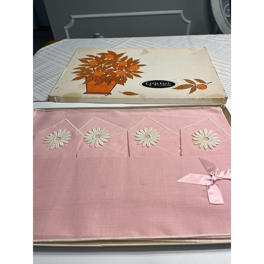 1960’s Pink White Daisy Cloth Placemats Napkins Luxury by Gloria Gray